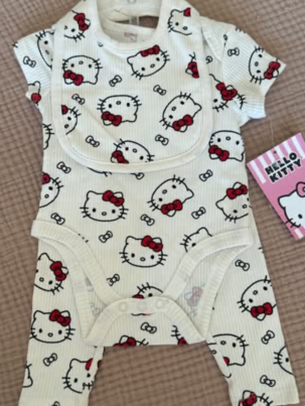 NWT Hello Kitty Baby Girl 3 Piece Outfit Set
